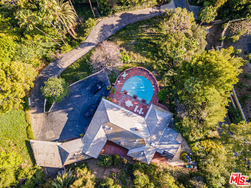 1114 Calle Vista Drive