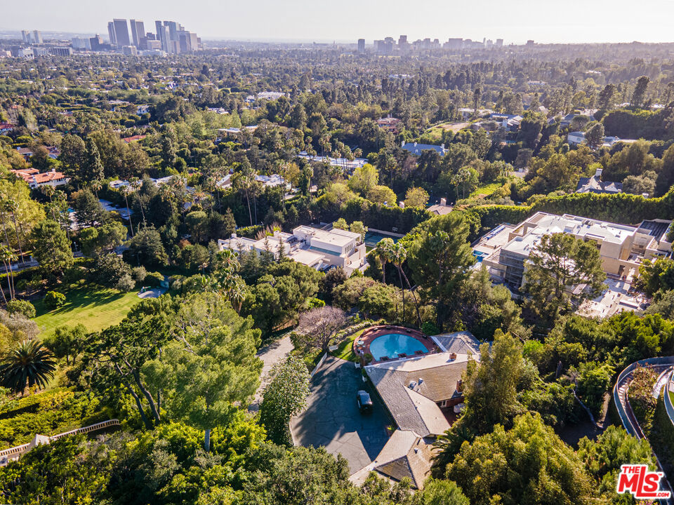 1114 Calle Vista Drive