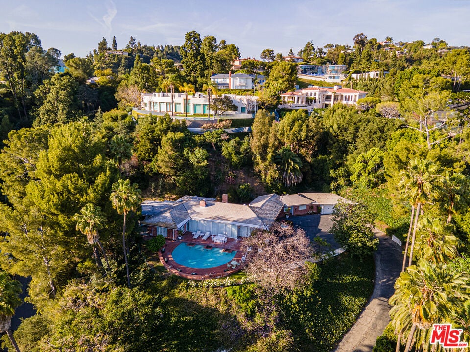1114 Calle Vista Drive