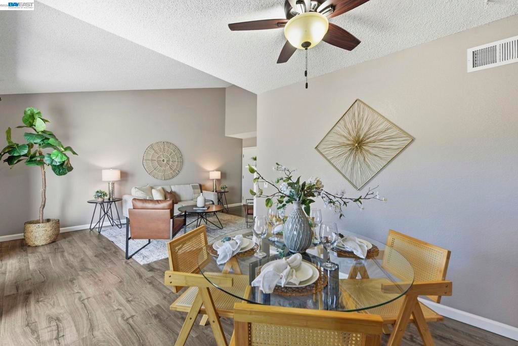 37200 Meadowbrook Cmn 203