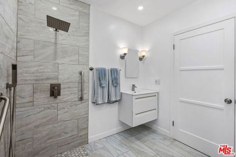 Tiny photo for 1770 Bryn Mawr Avenue, Santa Monica, CA 90405 (MLS # 25615725)