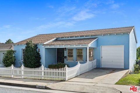 Tiny photo for 1770 Bryn Mawr Avenue, Santa Monica, CA 90405 (MLS # 25615725)