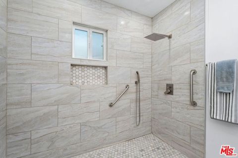 Tiny photo for 1770 Bryn Mawr Avenue, Santa Monica, CA 90405 (MLS # 25615725)