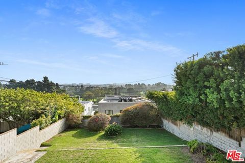 Tiny photo for 1770 Bryn Mawr Avenue, Santa Monica, CA 90405 (MLS # 25615725)