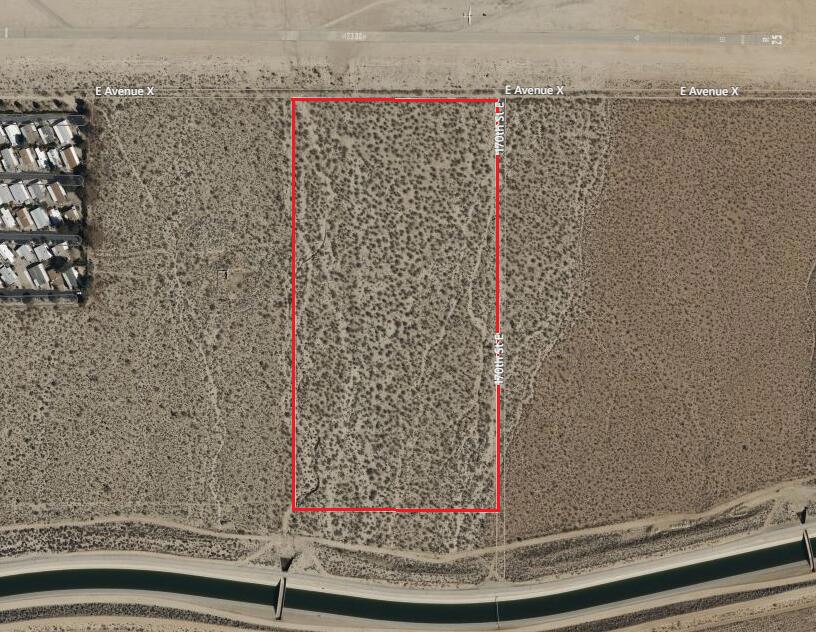 Large 20 acres borders the Crystal Airport Glider Port to the north and the Aqueduct to the south. Flat terrain with expansive views. Parcel is 1,950 feet west of 175th Street East. This lot is in the Llano Water Mutual boundary area. Buyer and buyers agent should verify all information.