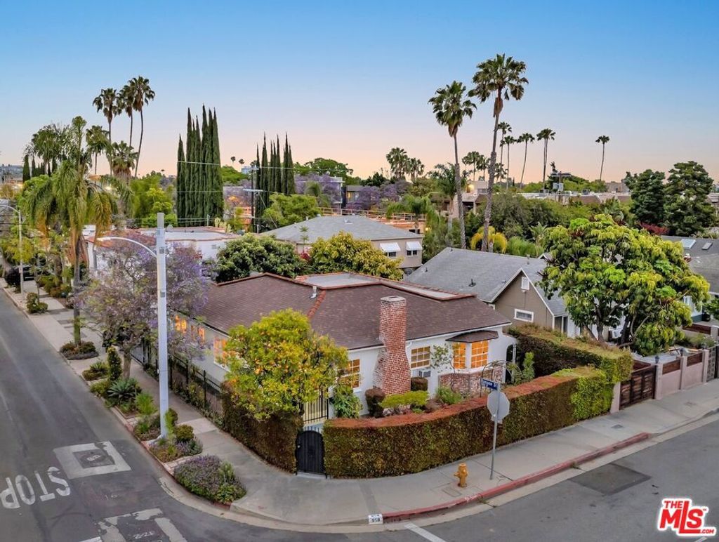 Photo of 958 N Vista Street, Los Angeles, CA 90046 (MLS # 26639203)