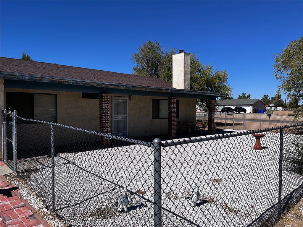 A beautiful 3-bedroom 2-bathroom home sitting on nearly an acre of land ready for plenty of opportunity. This home is full of potential and perfect for a family with nearby schools, shopping, and parks. The large living space that is open to the kitchen will allow for big gathering.