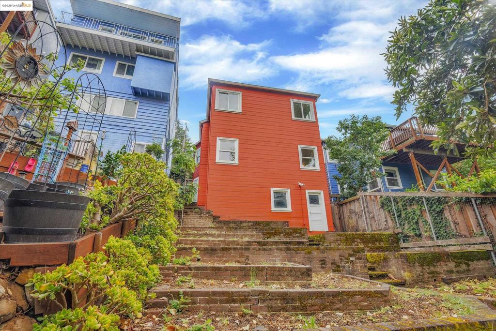 REDWOOD HEIGHTS - Residential
