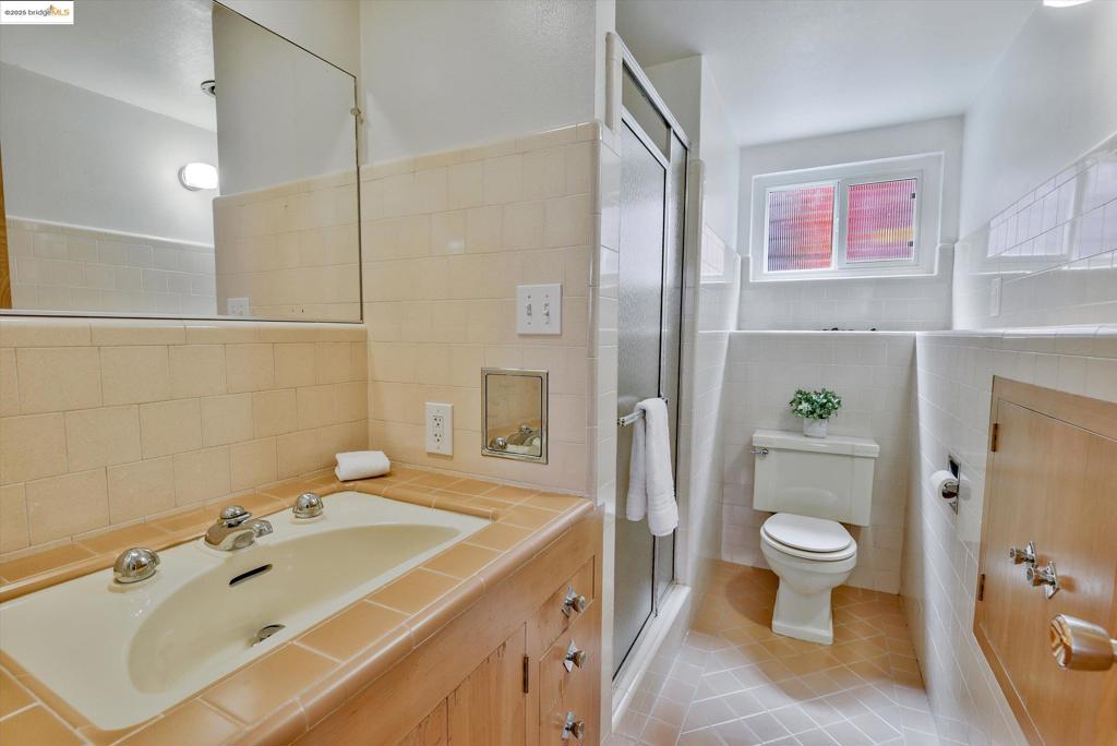 REDWOOD HEIGHTS - Residential