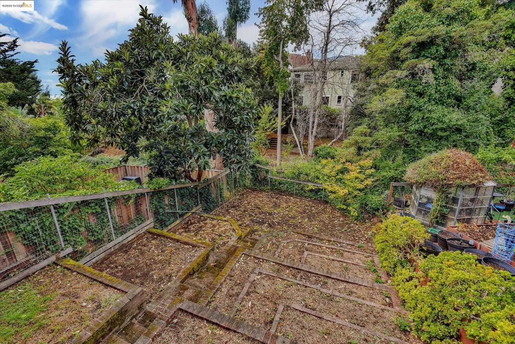 REDWOOD HEIGHTS - Residential