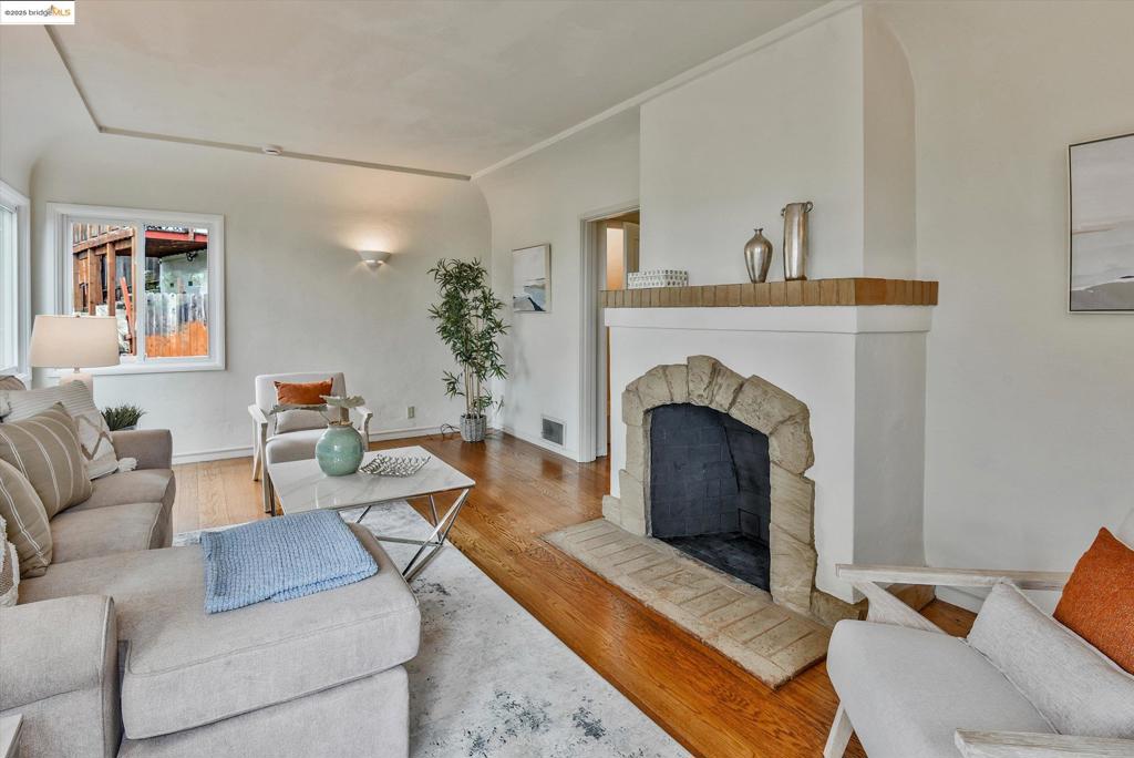 REDWOOD HEIGHTS - Residential