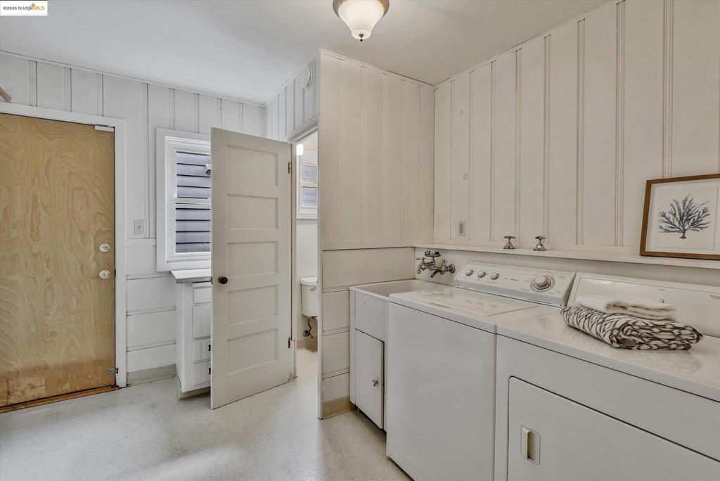REDWOOD HEIGHTS - Residential