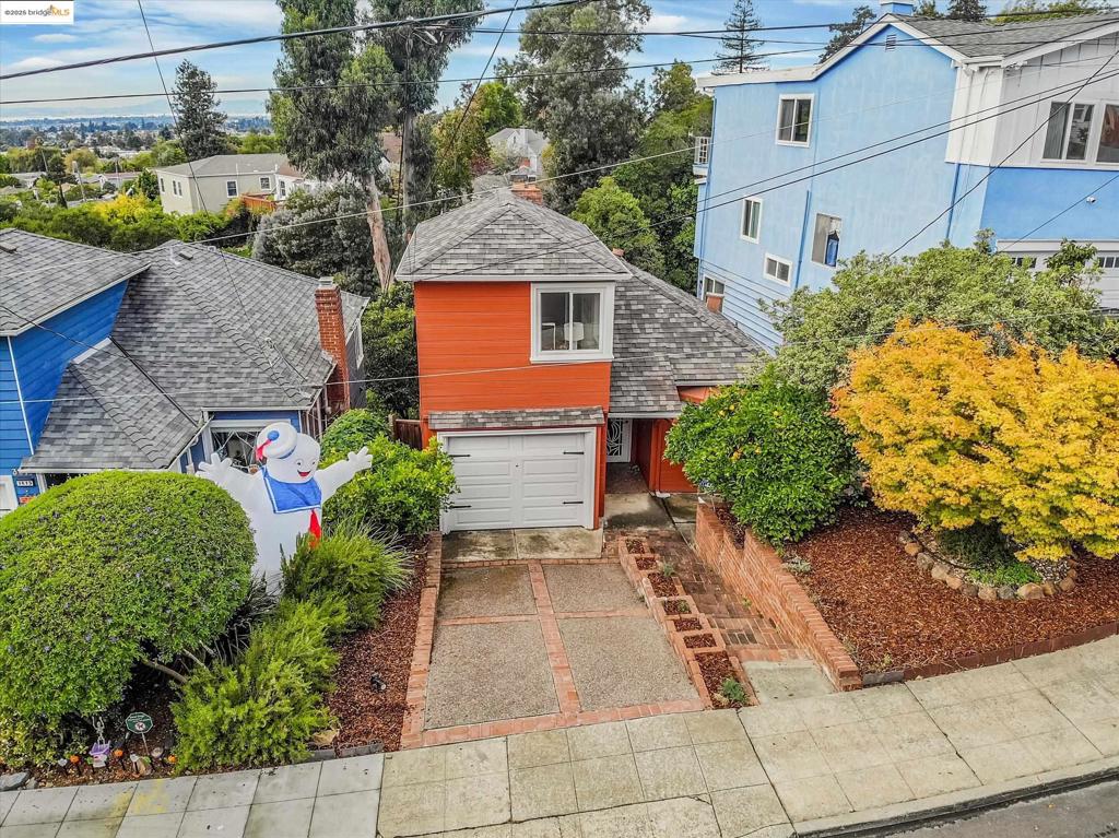 REDWOOD HEIGHTS - Residential