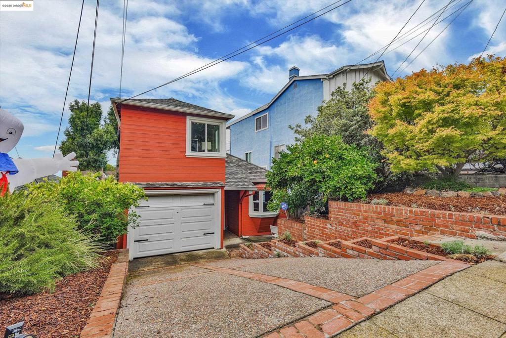 REDWOOD HEIGHTS - Residential