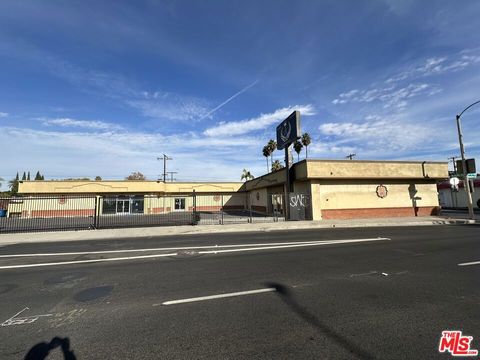 Photo of 515 E Rosecrans Avenue, Compton, CA 90221 (MLS # 25574465)