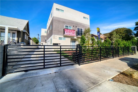 Photo of 4559 Pickford St Street #4559 1/2, Los Angeles, CA 90019 (MLS # OC26193327)