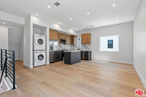 Photo of 4714 W 17th Street, Los Angeles, CA 90019 (MLS # 25620363)