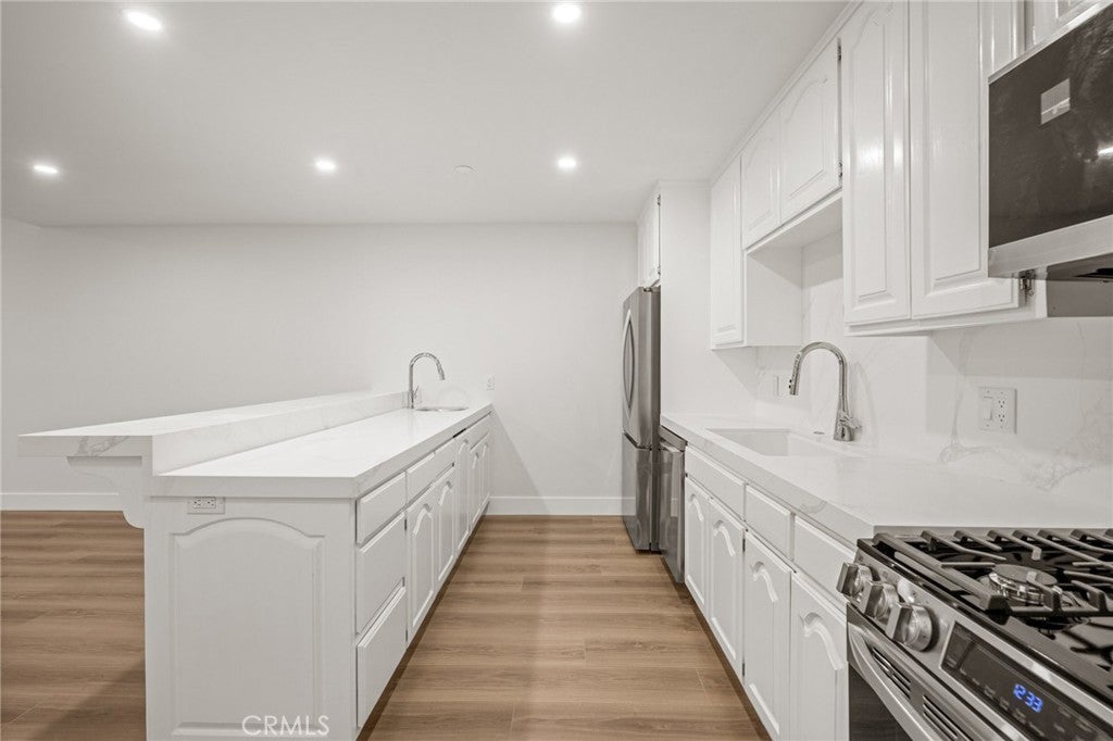 17200 Newhope 31