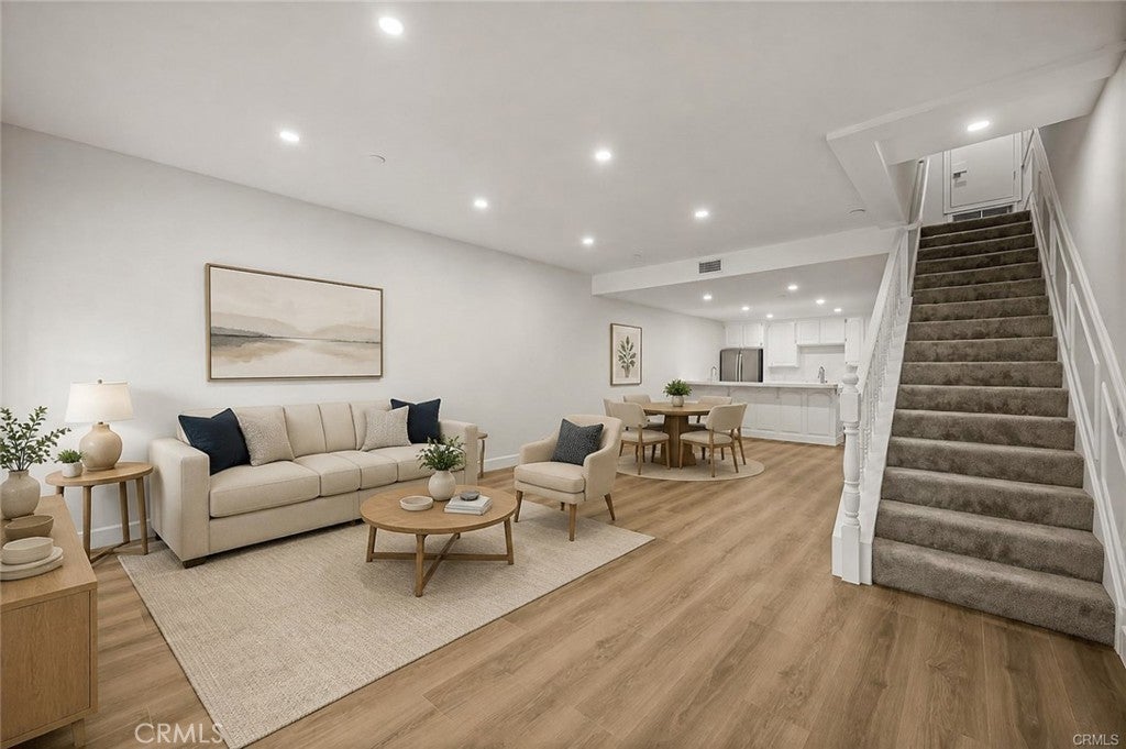 17200 Newhope 31