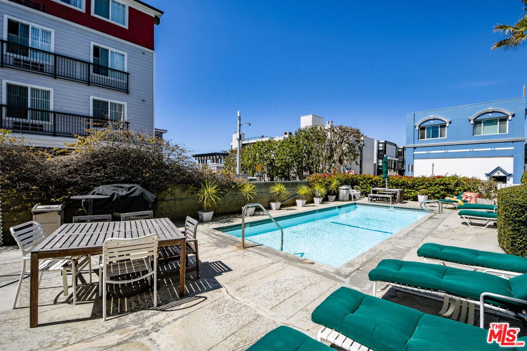 22 Navy Street 103, Venice CA 90291