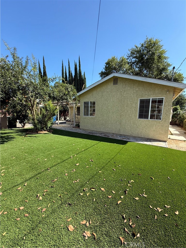 Beautifully updated 2-bedroom, 2-bath home with a bonus room in a desirable part of Reseda. The home features an open kitchen with new cabinets, countertops, and vanities, plus an in-unit washer and dryer. Freshly painted throughout with low-maintenance turf landscaping, a gated front entry, and a relaxing outdoor space with shade and fruit trees.The back ADU is rented separately and fully fenced off, ensuring privacy for this home. Gardener service is included and maintained weekly by the landlord.Optional: Landlord is willing to include all utilities for a set monthly fee on top of rent.
Close to shopping, dining, and major streets, this rental offers comfort, convenience, and a touch of nature.