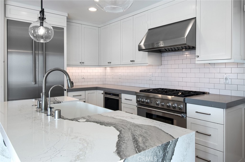 Corona del Mar North of PCH (CNHW) - Residential