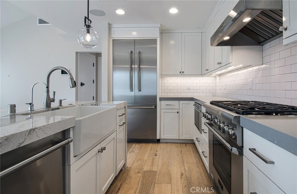 Corona del Mar North of PCH (CNHW) - Residential