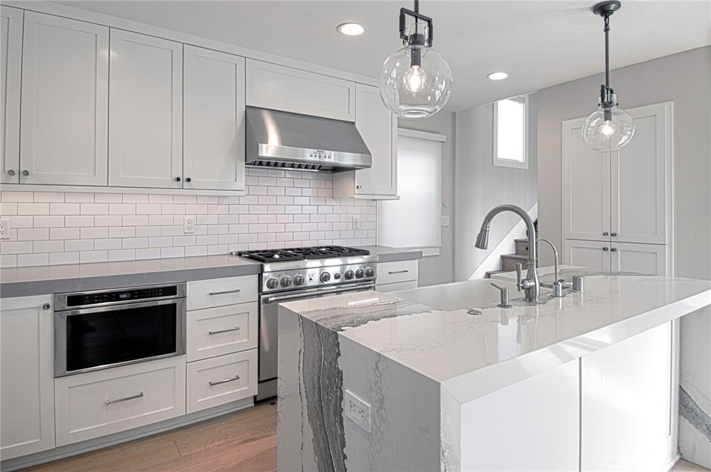 Corona del Mar North of PCH (CNHW) - Residential