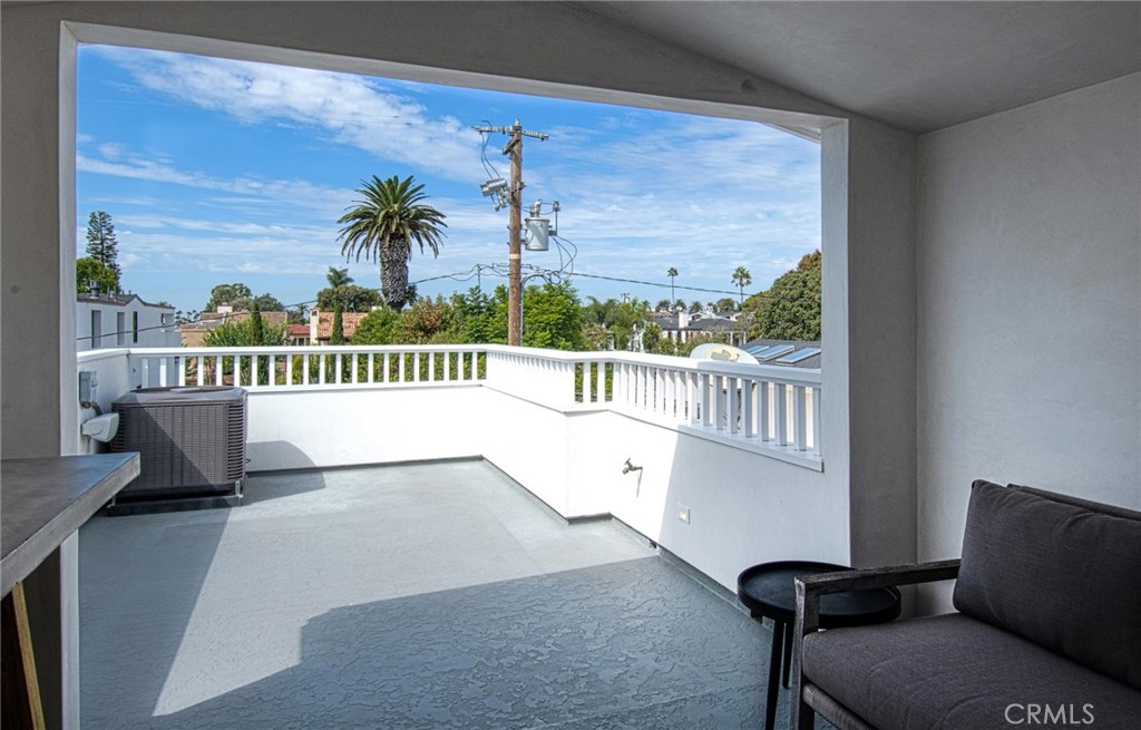 Corona del Mar North of PCH (CNHW) - Residential