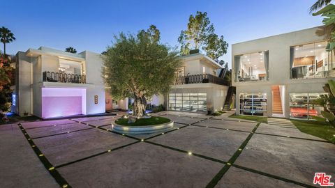 Photo of 1111 Sierra Alta Way, Beverly Hills, CA 90210 (MLS # 25580965)