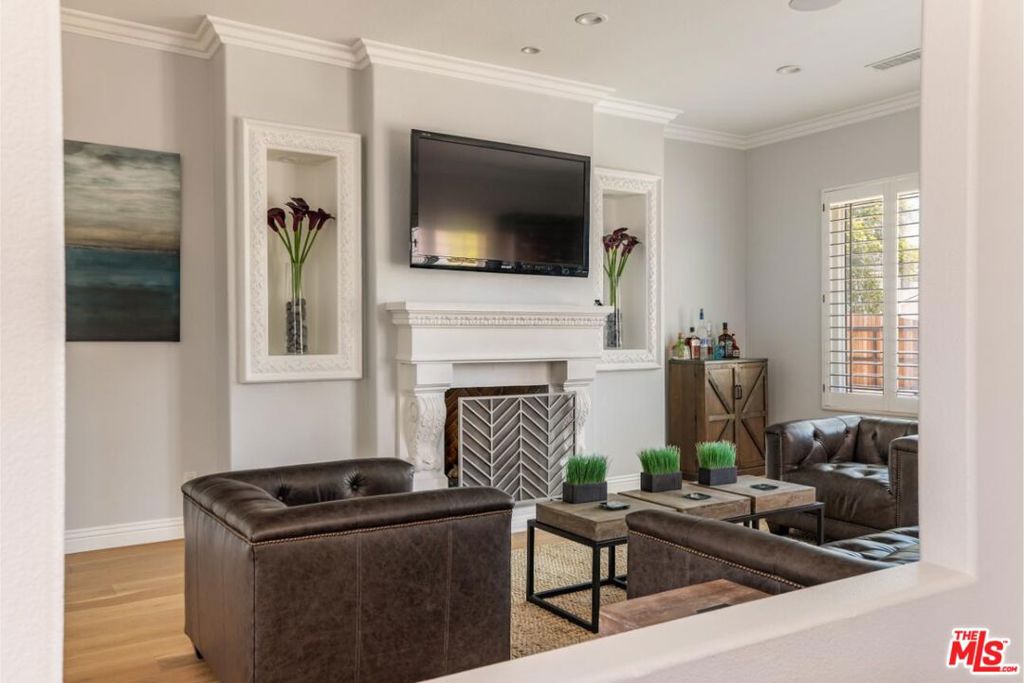 Properties 2 22623 Califa Street