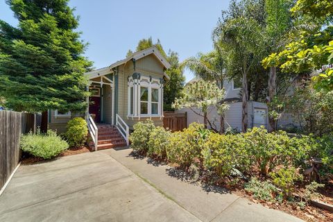 Photo of 1022 Chestnut Street St, Oakland, CA 94607 (MLS # 41122745)