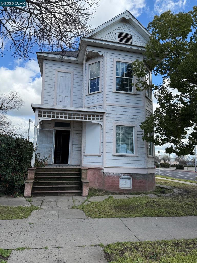 Don’t miss this rare opportunity to own a remarkable piece of local history. Prime redevelopment opportunity & endless potential with the right vision. Built in 1890, this beautiful Victorian home blends timeless craftsmanship with enduring charm. This property features a historical structure with significant architectural character. Priceless opportunity to make it your own! Views: Downtown