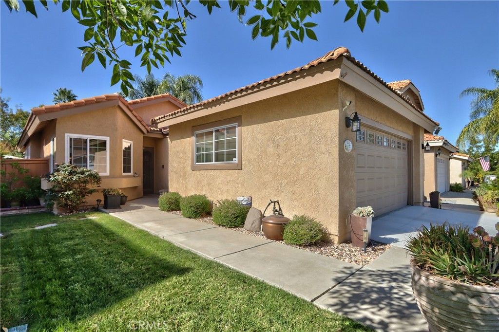 Photo of 40073 Villa Venecia, Temecula, CA 92591 (MLS # SW25254578)