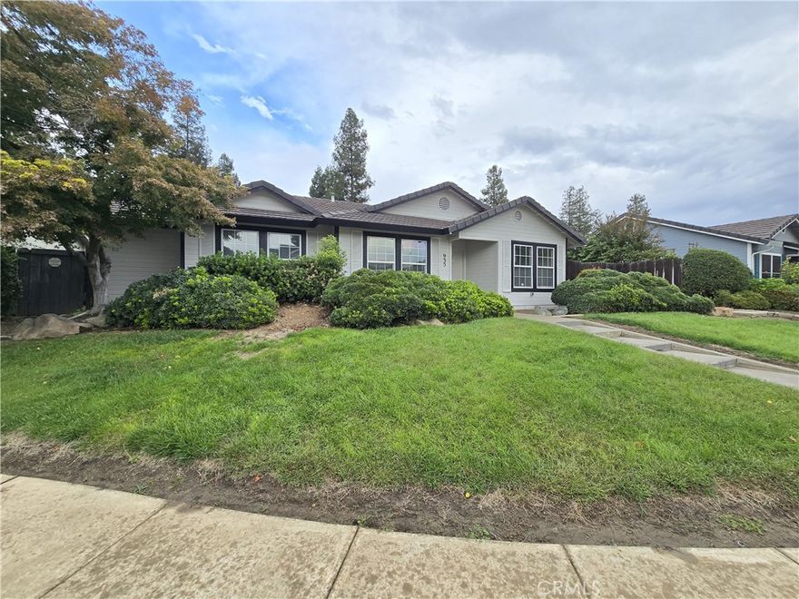 Amazing North Merced Location! This 3 bedroom, 2 bath home sits on a quiet court just off Yosemite Ave, close to everything! You’re minutes from The Promenade’s shopping and dining, health clubs, medical offices, and more. Close proximity to Merced College (5 minutes away) and UC Merced (10 minutes away). 



Inside, you’ll find an open floor plan, high ceilings, and a cozy wood-pellet fireplace in the living room. The dining area overlooks the living space, making it perfect for everyday living or hosting. Exterior features a concrete tile roof, low-maintenance backyard for relaxing, and a convenient rear garage access shared with the nearby Yosemite townhomes. Don’t miss this opportunity to call this home yours.