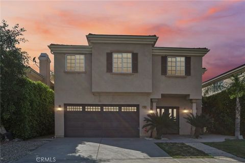 Tiny photo for 7659 Coldwater Canyon Court, North Hollywood, CA 91605 (MLS # SR26047329)