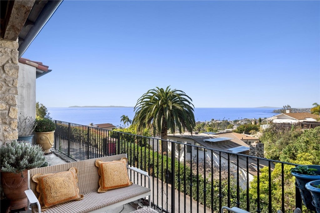 2100 Crestview Drive, Laguna Beach CA 92651 - Photo 14