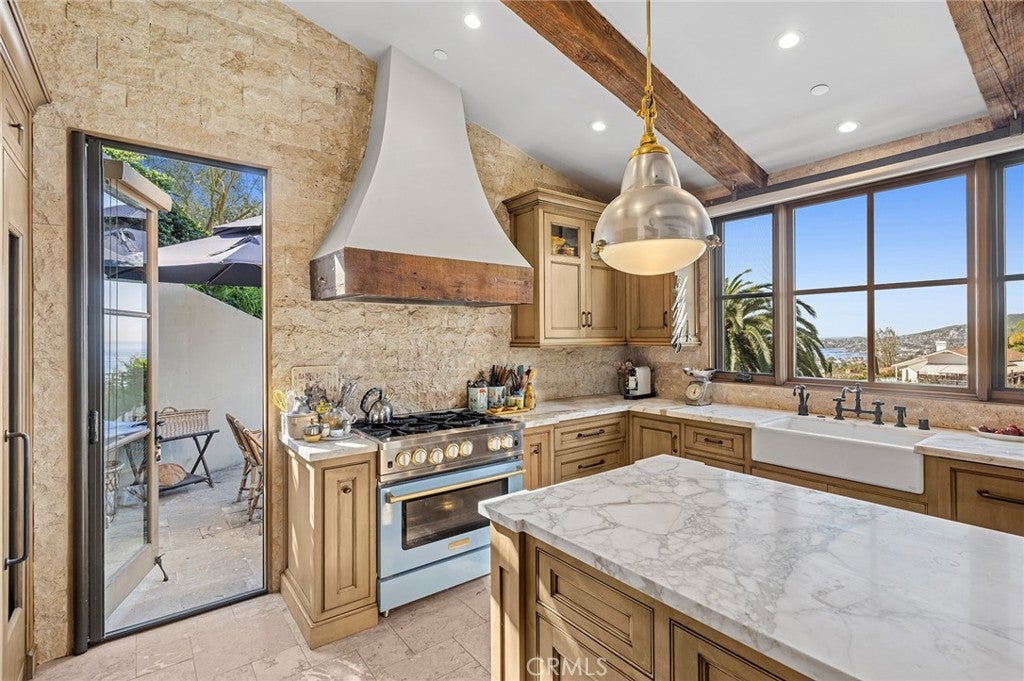 2100 Crestview Drive, Laguna Beach CA 92651 - Photo 9