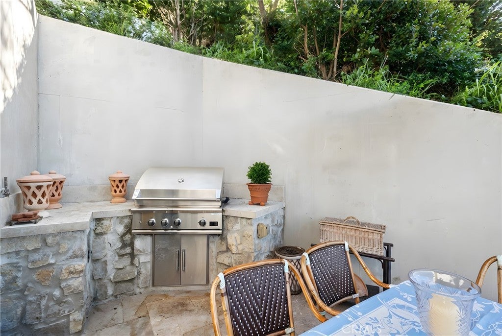 2100 Crestview Drive, Laguna Beach CA 92651 - Photo 11