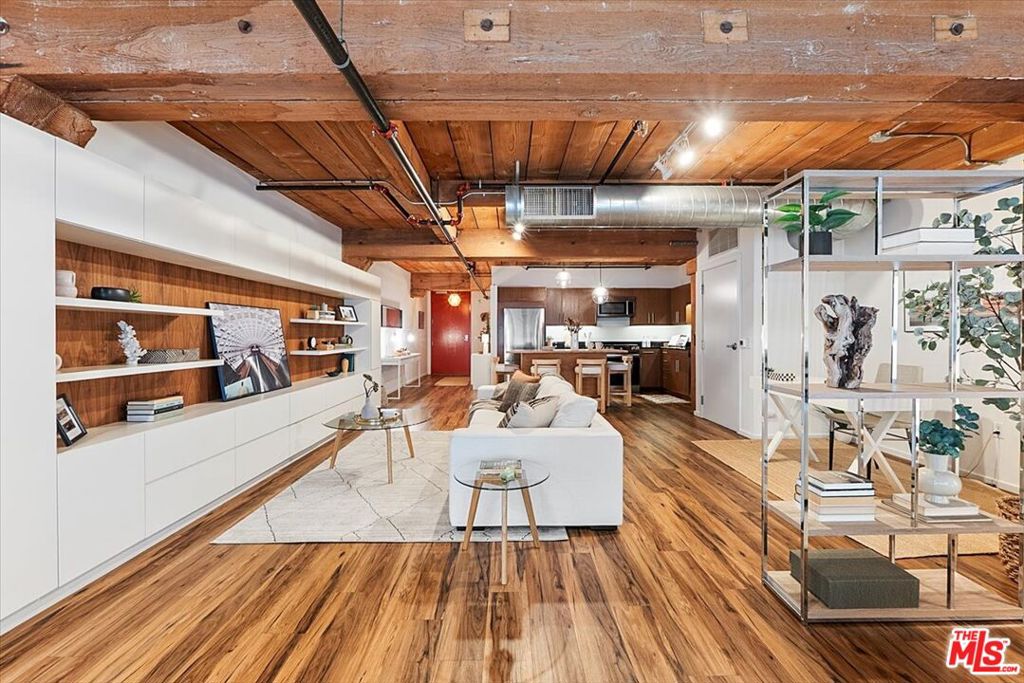 530 S Hewitt Street