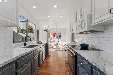 Photo of 1034 Trellis Ln LN, Alameda, CA 94502 (MLS # 41138298)