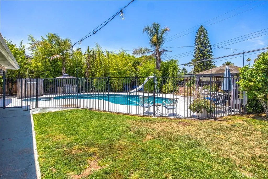 Riverside, California 92506, United States, 6 Bedrooms Bedrooms, ,4 BathroomsBathrooms,Residential,Active,153822