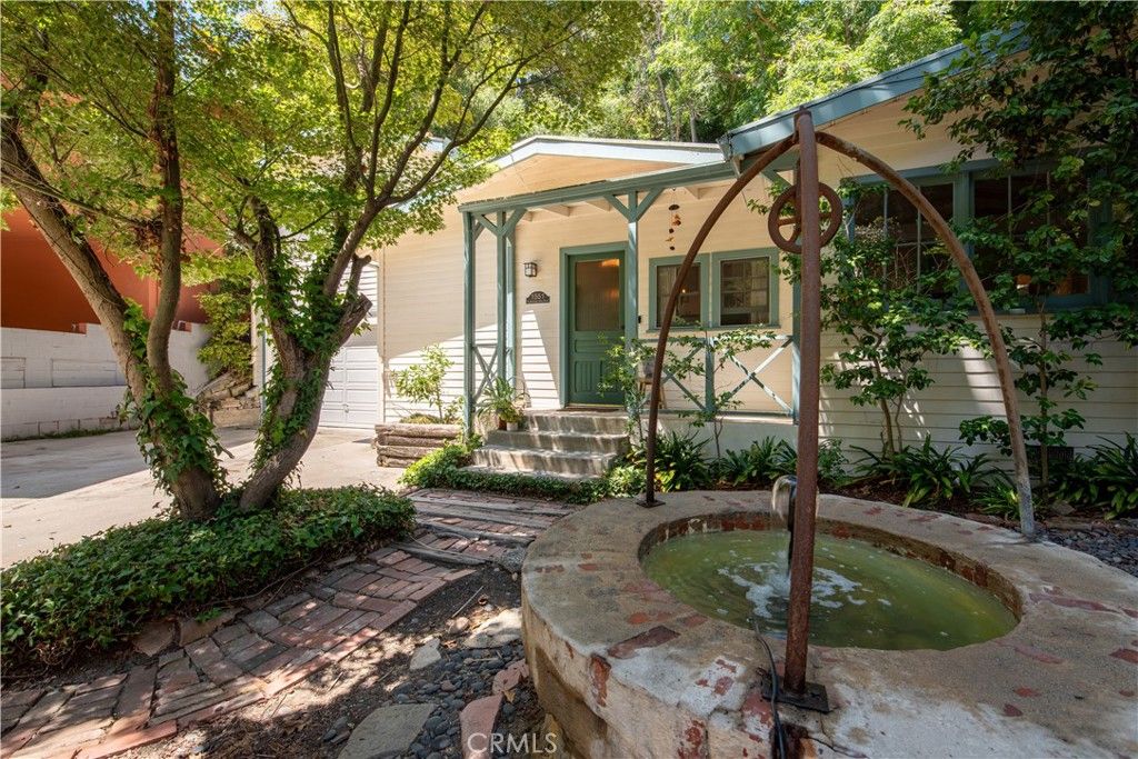 Photo of 1551 N Beverly Glen Boulevard, Los Angeles, CA 90077 (MLS # SR26008285)