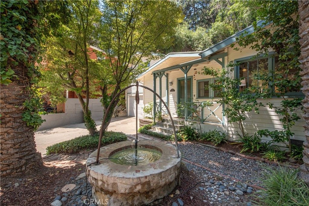 Photo of 1551 N Beverly Glen Boulevard, Los Angeles, CA 90077 (MLS # SR26008285)