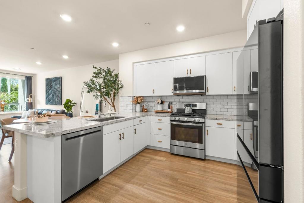 5925 Charlotte Drive 212