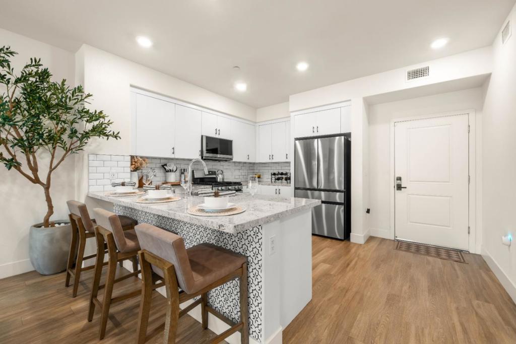 5925 Charlotte Drive 212