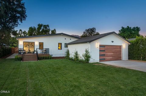 Photo of 544 Pepper Street, Pasadena, CA 91103 (MLS # P1-24074)