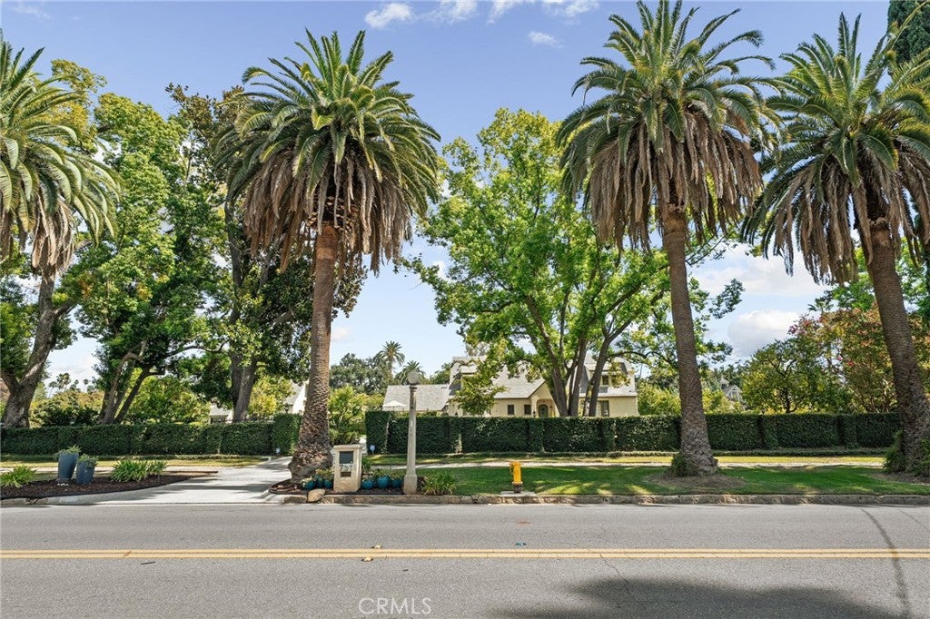 731 W Highland Avenue