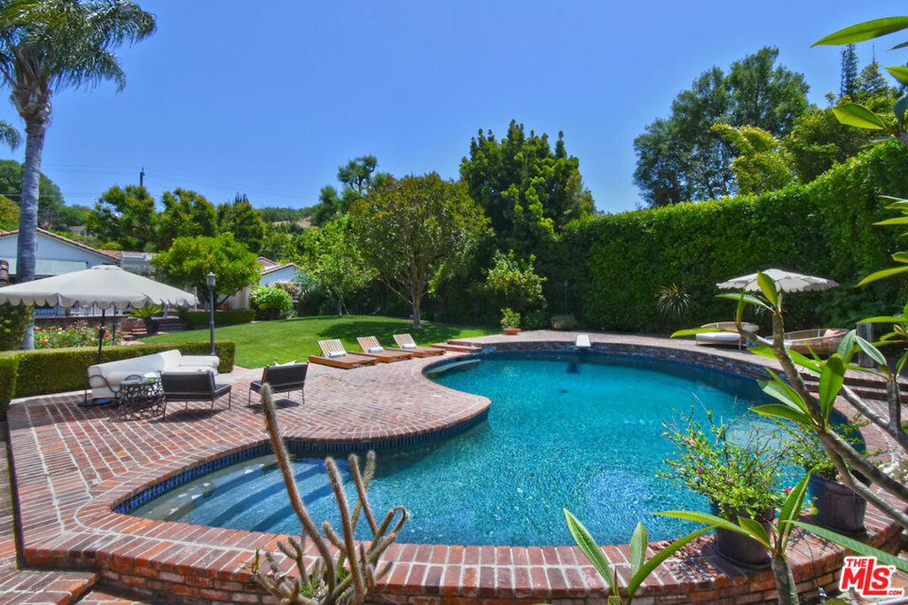 Properties 1 4177 KESTER Avenue