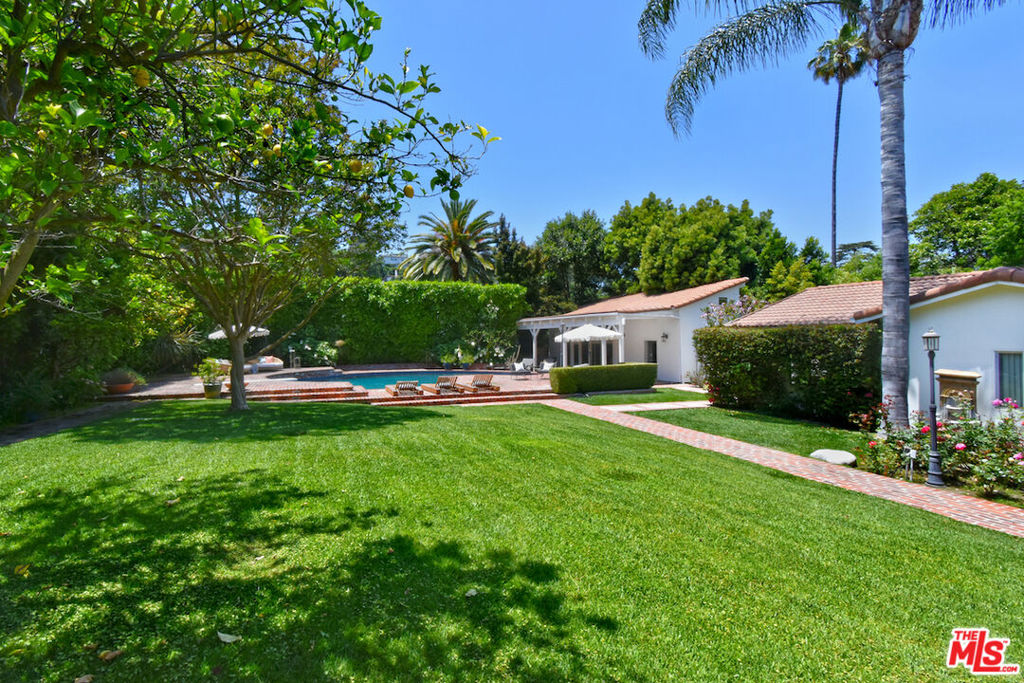 Properties 2 4177 KESTER Avenue